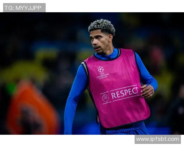 世体:巴萨全队向阿劳霍表达了支撑,他已意识到染红的严重性